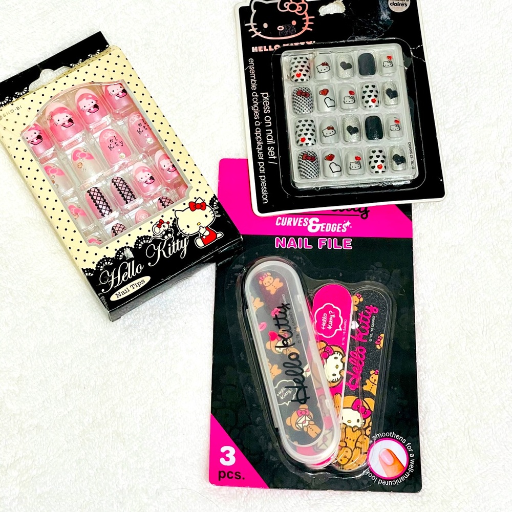 Hellokitty bundle fake nails & Nail file
